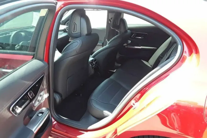 Mercedes-Benz C 300 din 2023 cu 6.606 km - oferta MER108357 - foto 8