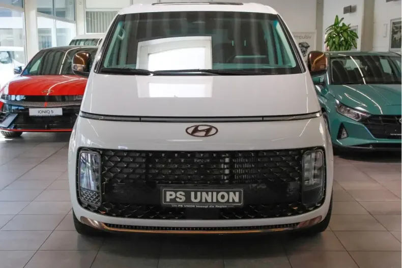 Hyundai STARIA din 2023 cu 29.979 km - oferta HYU108392 - foto 2
