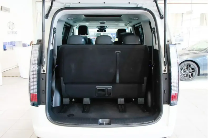 Hyundai STARIA din 2023 cu 29.979 km - oferta HYU108392 - foto 6