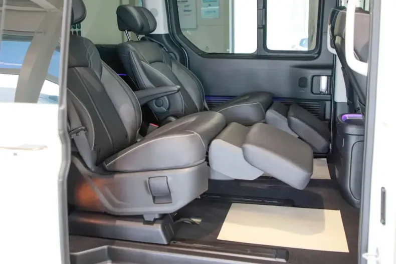 Hyundai STARIA din 2023 cu 29.979 km - oferta HYU108392 - foto 9