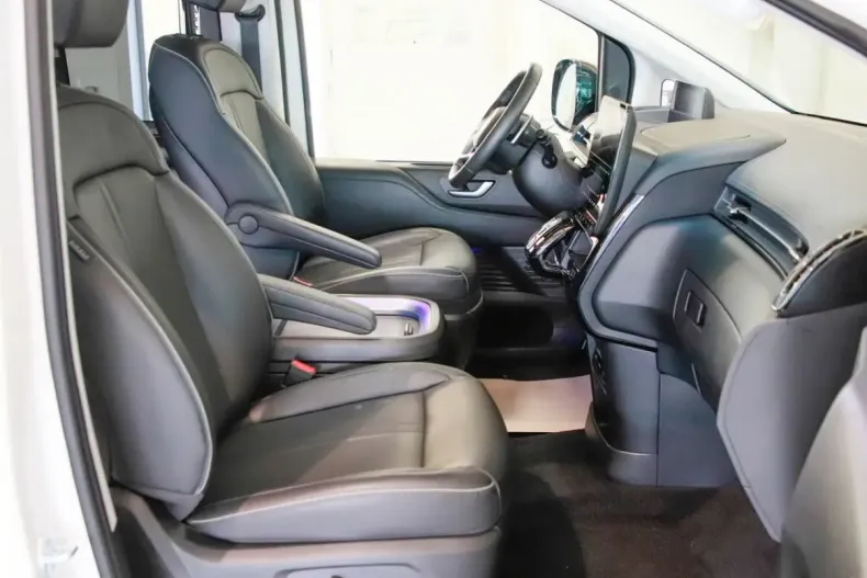 Hyundai STARIA din 2023 cu 29.979 km - oferta HYU108392 - foto 10