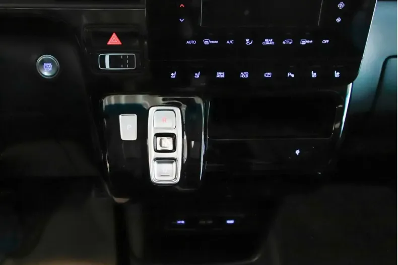 Hyundai STARIA din 2023 cu 29.979 km - oferta HYU108392 - foto 14