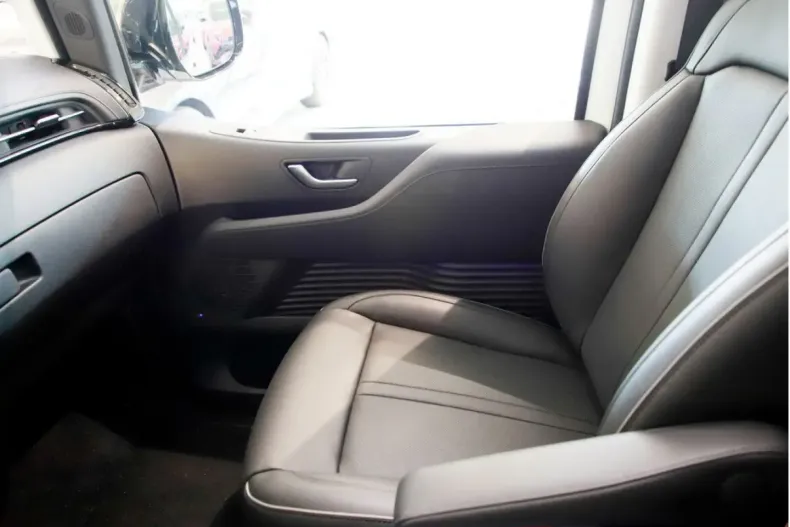 Hyundai STARIA din 2023 cu 29.979 km - oferta HYU108392 - foto 15