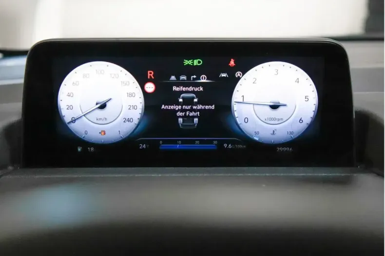 Hyundai STARIA din 2023 cu 29.979 km - oferta HYU108392 - foto 16