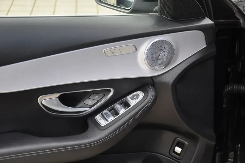 Mercedes-Benz C 300 din 2020 cu 62.900 km - oferta MER108409 - foto 31