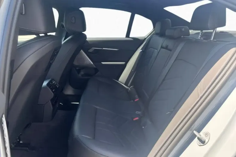 BMW 520 din 2024 cu 25.300 km - oferta BMW108424 - foto 10