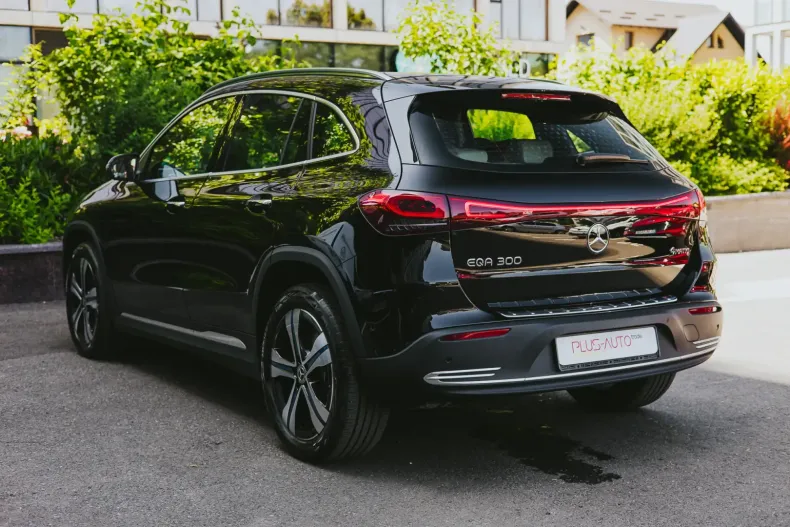 Mercedes-Benz EQA din 2023 cu 13.500 km - oferta MER108456 - foto 4