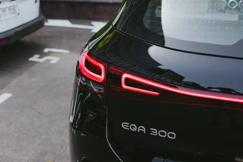 Mercedes-Benz EQA din 2023 cu 13.500 km - oferta MER108456 - foto 27