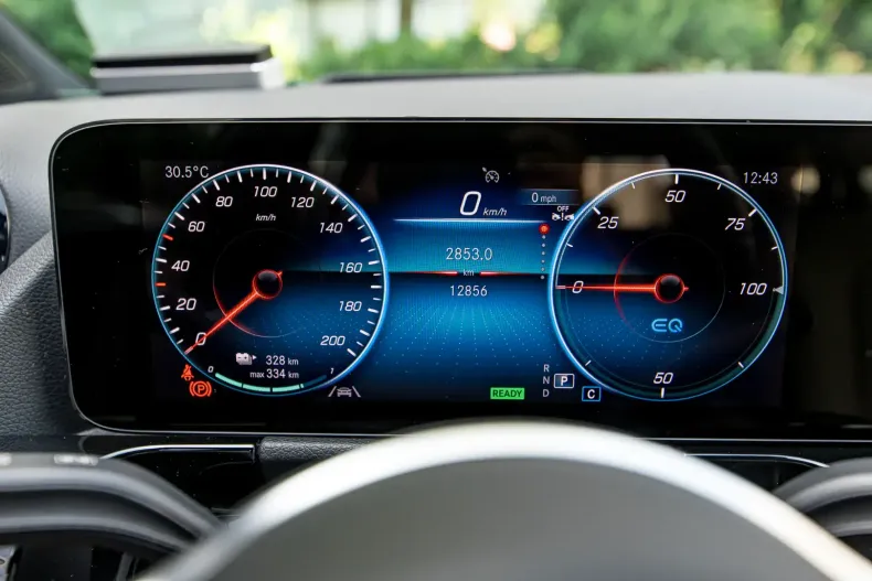 Mercedes-Benz EQA din 2023 cu 13.500 km - oferta MER108456 - foto 30