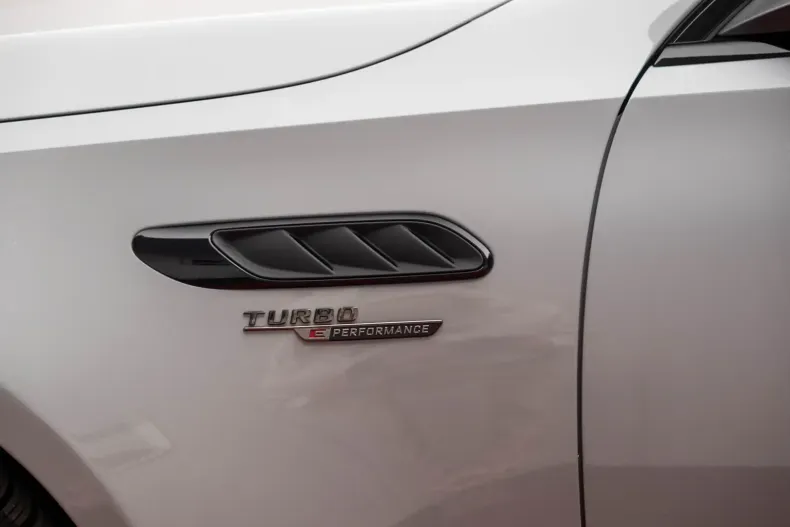 Mercedes-Benz C 63 AMG din 2024 cu 5.500 km - oferta MER108470 - foto 8