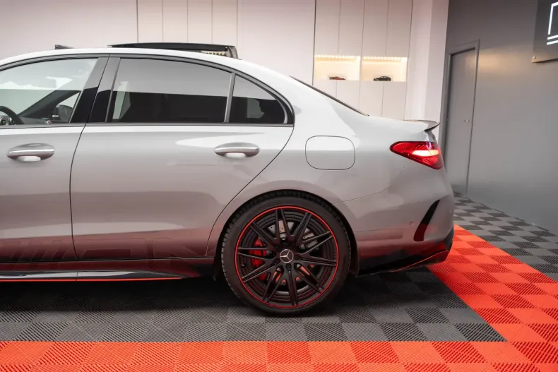 Mercedes-Benz C 63 AMG din 2024 cu 5.500 km - oferta MER108470 - foto 12