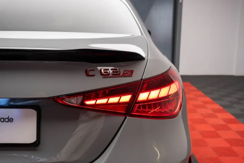 Mercedes-Benz C 63 AMG din 2024 cu 5.500 km - oferta MER108470 - foto 15