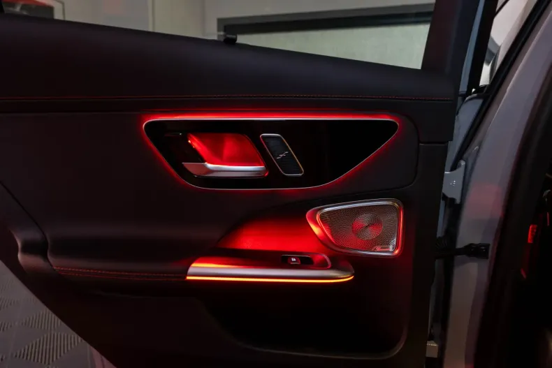 Mercedes-Benz C 63 AMG din 2024 cu 5.500 km - oferta MER108470 - foto 35