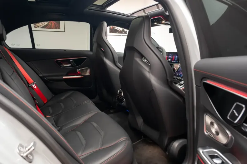Mercedes-Benz C 63 AMG din 2024 cu 5.500 km - oferta MER108470 - foto 36