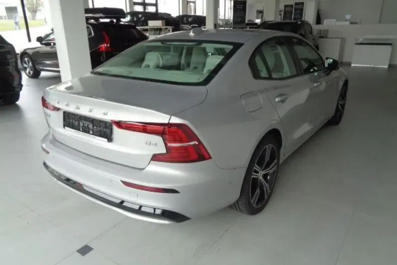 Volvo S60 din 2024 cu 8.900 km - oferta VOL108474 - foto 3