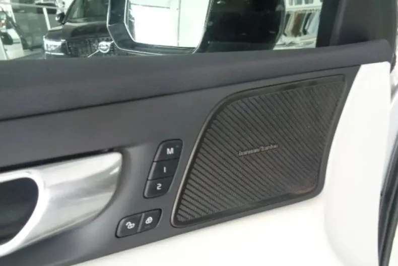 Volvo S60 din 2024 cu 8.900 km - oferta VOL108474 - foto 6