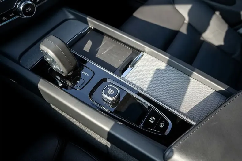 Volvo XC60 din 2024 cu 21.490 km - oferta VOL108491 - foto 16