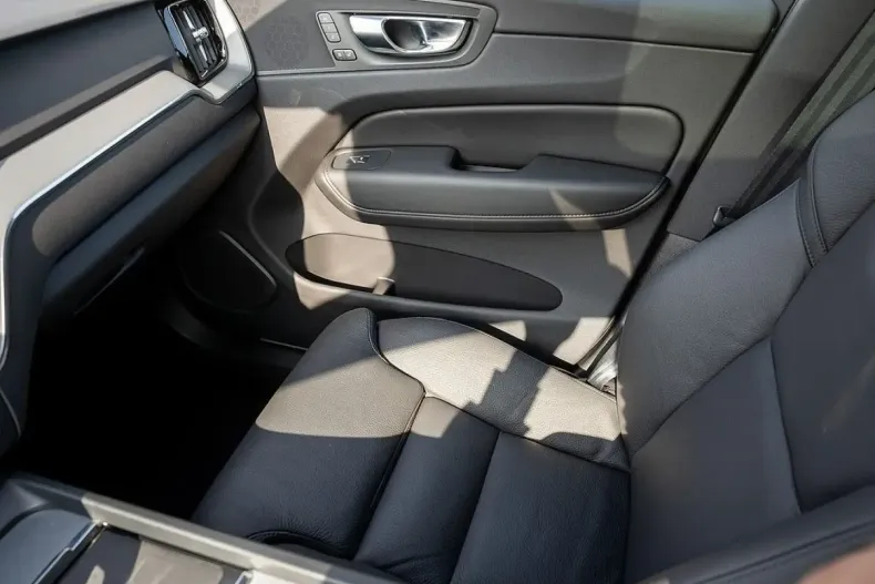 Volvo XC60 din 2024 cu 21.490 km - oferta VOL108491 - foto 17