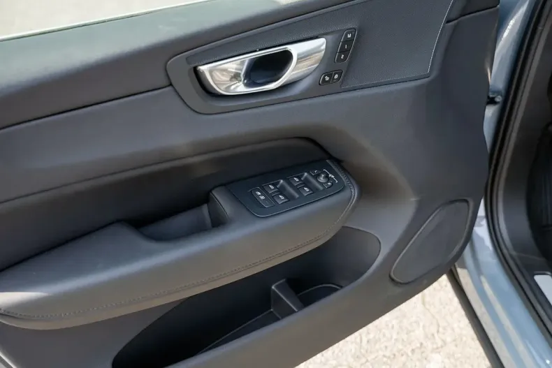 Volvo XC60 din 2024 cu 21.490 km - oferta VOL108491 - foto 19