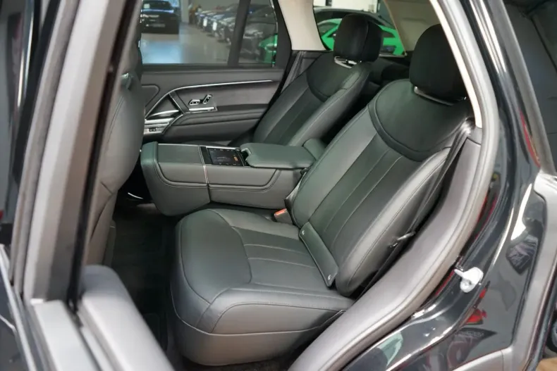 Land Rover Range Rover din 2023 cu 30.121 km - oferta LAN108492 - foto 17