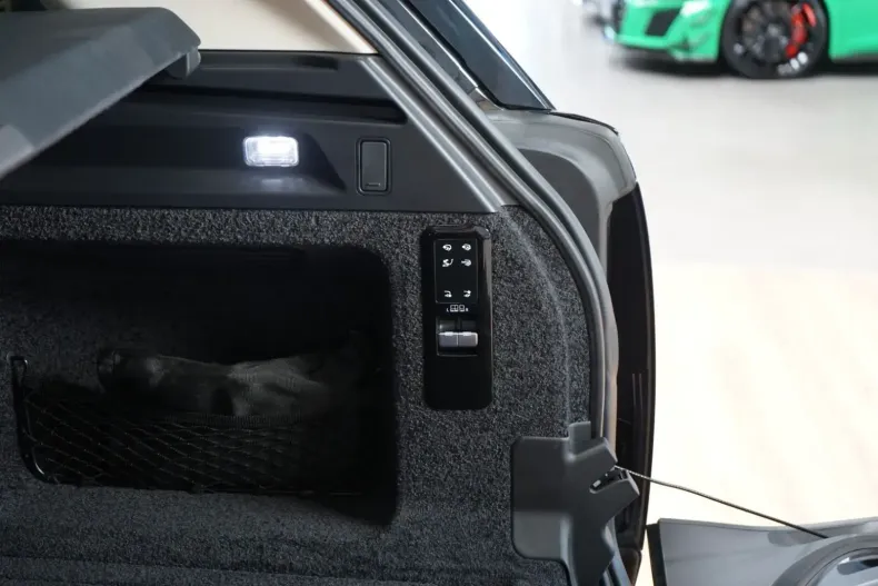 Land Rover Range Rover din 2023 cu 30.121 km - oferta LAN108492 - foto 19