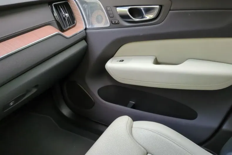 Volvo XC60 din 2021 cu 65.100 km - oferta VOL108514 - foto 18