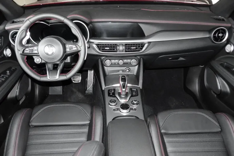 Alfa Romeo Stelvio din 2024 cu 10.500 km - oferta ALF108523 - foto 6