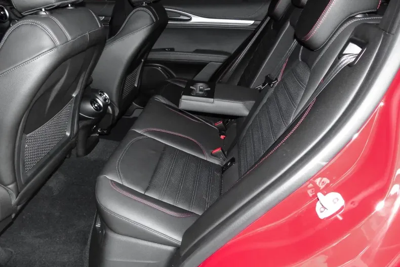 Alfa Romeo Stelvio din 2024 cu 10.500 km - oferta ALF108523 - foto 11