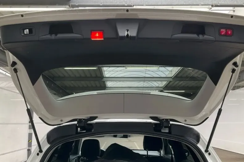 Mercedes-Benz GLC 300 din 2021 cu 49.409 km - oferta MER108543 - foto 12