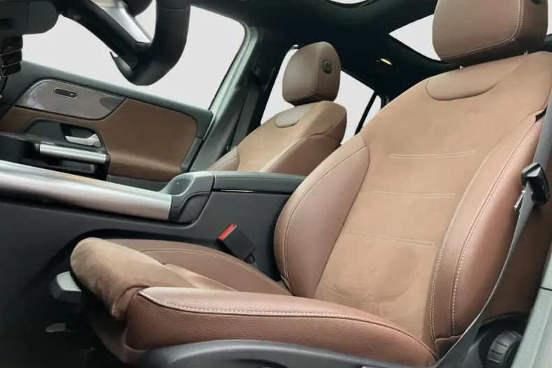 Mercedes-Benz GLA 250 din 2024 cu 24.800 km - oferta MER108548 - foto 8