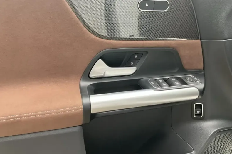 Mercedes-Benz GLA 250 din 2024 cu 24.800 km - oferta MER108548 - foto 13