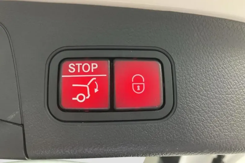 Mercedes-Benz GLA 250 din 2024 cu 24.800 km - oferta MER108548 - foto 17