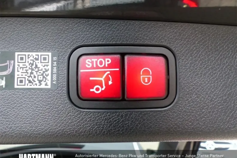 Mercedes-Benz E 300 din 2024 cu 12.248 km - oferta MER108566 - foto 14