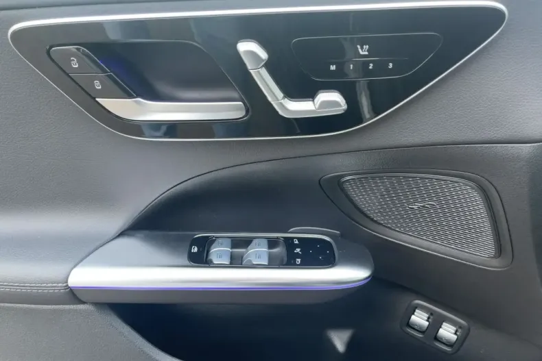 Mercedes-Benz C 300 din 2024 cu 25.899 km - oferta MER108580 - foto 13