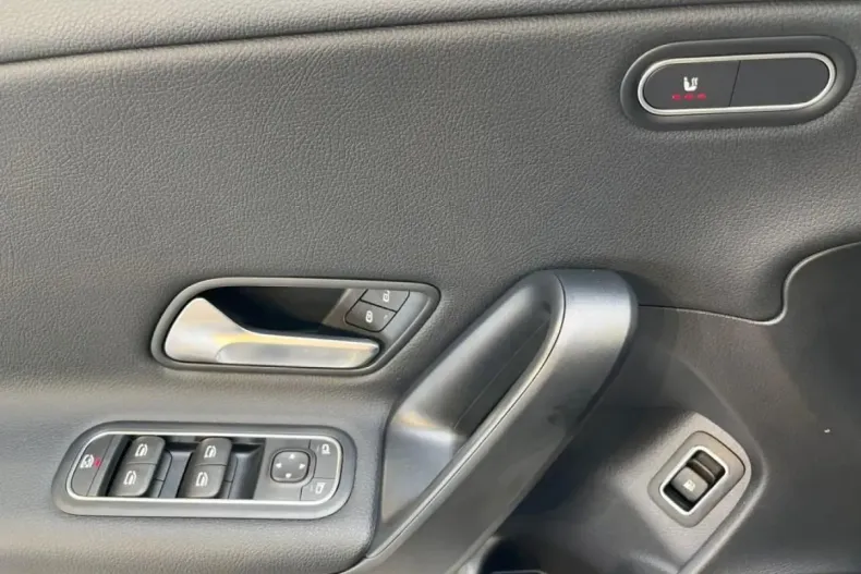 Mercedes-Benz CLA 250 din 2021 cu 36.786 km - oferta MER108589 - foto 15