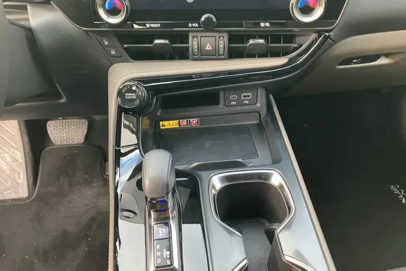 Lexus NX 350h din 2024 cu 13.812 km - oferta LEX108605 - foto 13