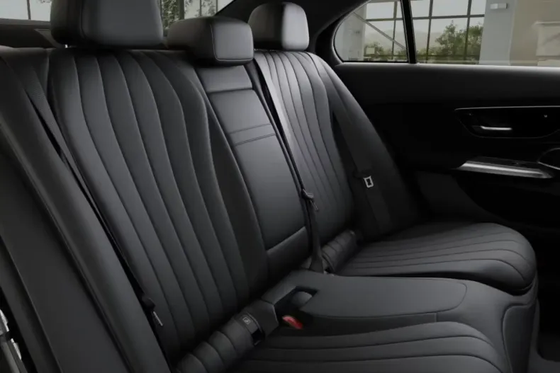 Mercedes-Benz E 300 din 2023 cu 4.376 km - oferta MER108616 - foto 3