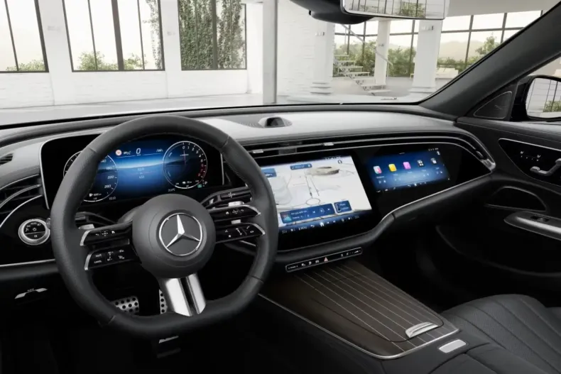 Mercedes-Benz E 300 din 2023 cu 4.376 km - oferta MER108616 - foto 4