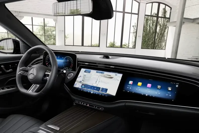 Mercedes-Benz E 300 din 2023 cu 4.376 km - oferta MER108616 - foto 5