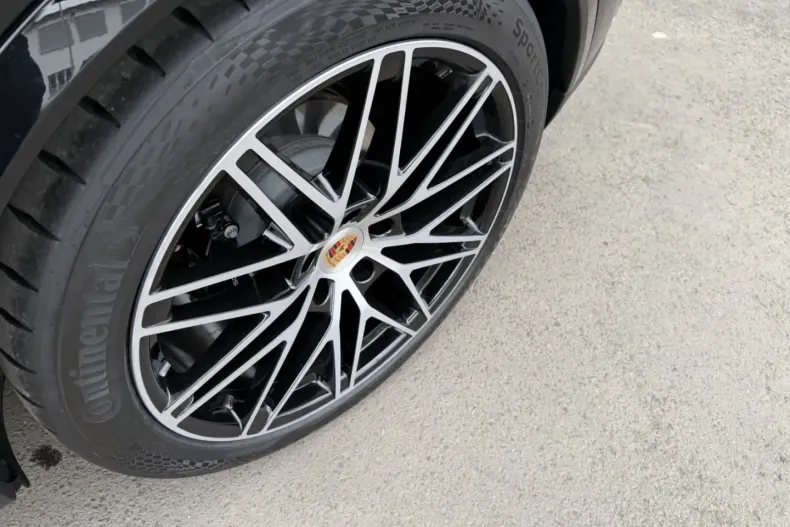 Porsche Cayenne din 2024 cu 8.300 km - oferta POR108652 - foto 3