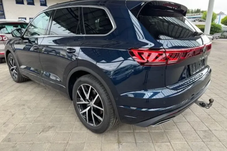 Volkswagen Touareg din 2024 cu 4.644 km - oferta VOL108659 - foto 3