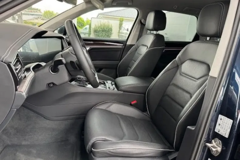 Volkswagen Touareg din 2024 cu 4.644 km - oferta VOL108659 - foto 5