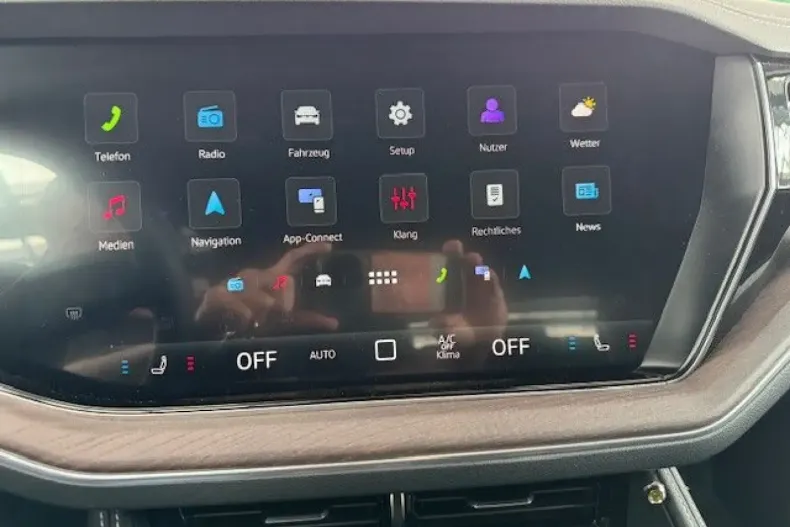 Volkswagen Touareg din 2024 cu 4.644 km - oferta VOL108659 - foto 8