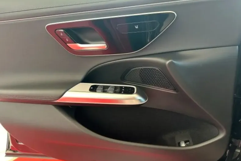 Mercedes-Benz E 200 din 2024 cu 43.465 km - oferta MER108694 - foto 11