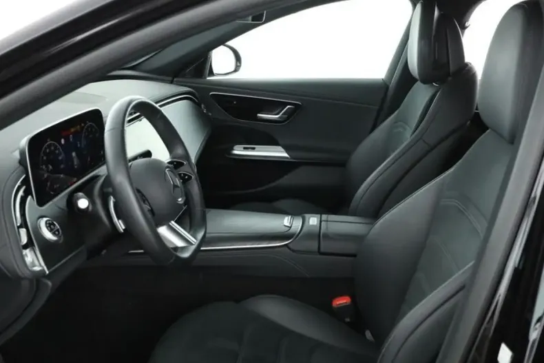 Mercedes-Benz E 200 din 2024 cu 33.018 km - oferta MER108696 - foto 4