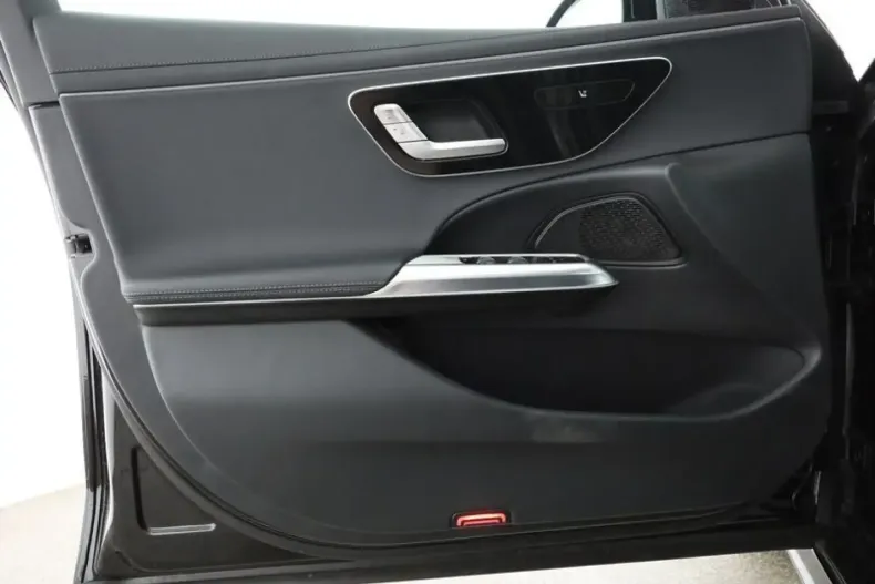 Mercedes-Benz E 200 din 2024 cu 33.018 km - oferta MER108696 - foto 8