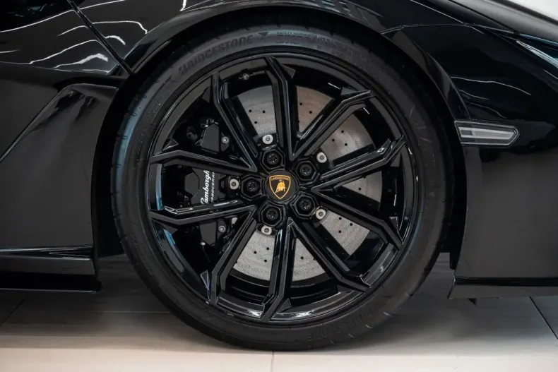 Lamborghini Revuelto din 2024 cu 3.000 km - oferta LAM108697 - foto 12