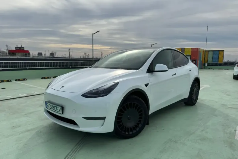 Tesla Model Y din 2022 cu 41.596 km - oferta TES108756 - foto 1