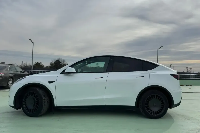 Tesla Model Y din 2022 cu 41.596 km - oferta TES108756 - foto 3