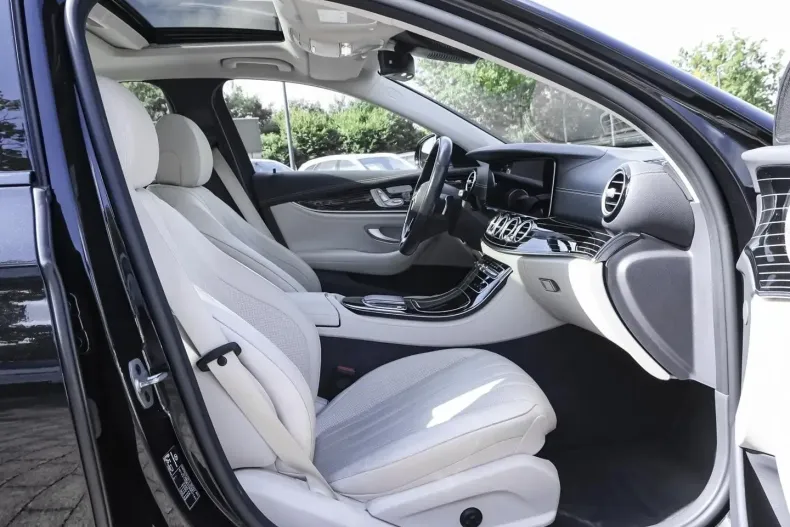 Mercedes-Benz E 300 din 2022 cu 60.649 km - oferta MER108759 - foto 6